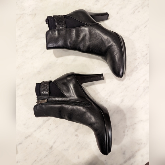 Aquatalia - Black Leather Ankle Boots, Size 6.5 - Picture 4 of 9